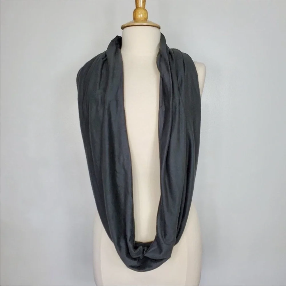 Beyond Yoga Black Soft Pocket Infinity Scarf With Zipper Pocket NEW NWT - Picture 1 of 6